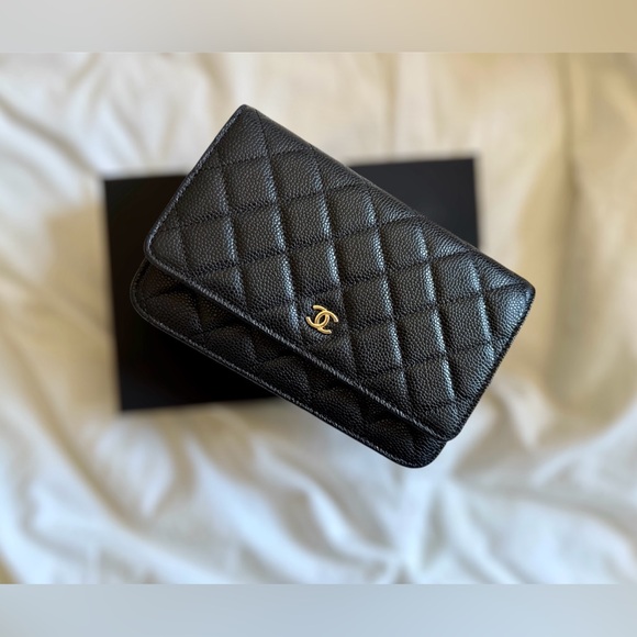 Elegant Black Quilted Wallet On Chain WOC Leather Bag in light gold hardware - Picture 4 of 8